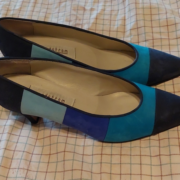 Shoes - Picture 3 of 9